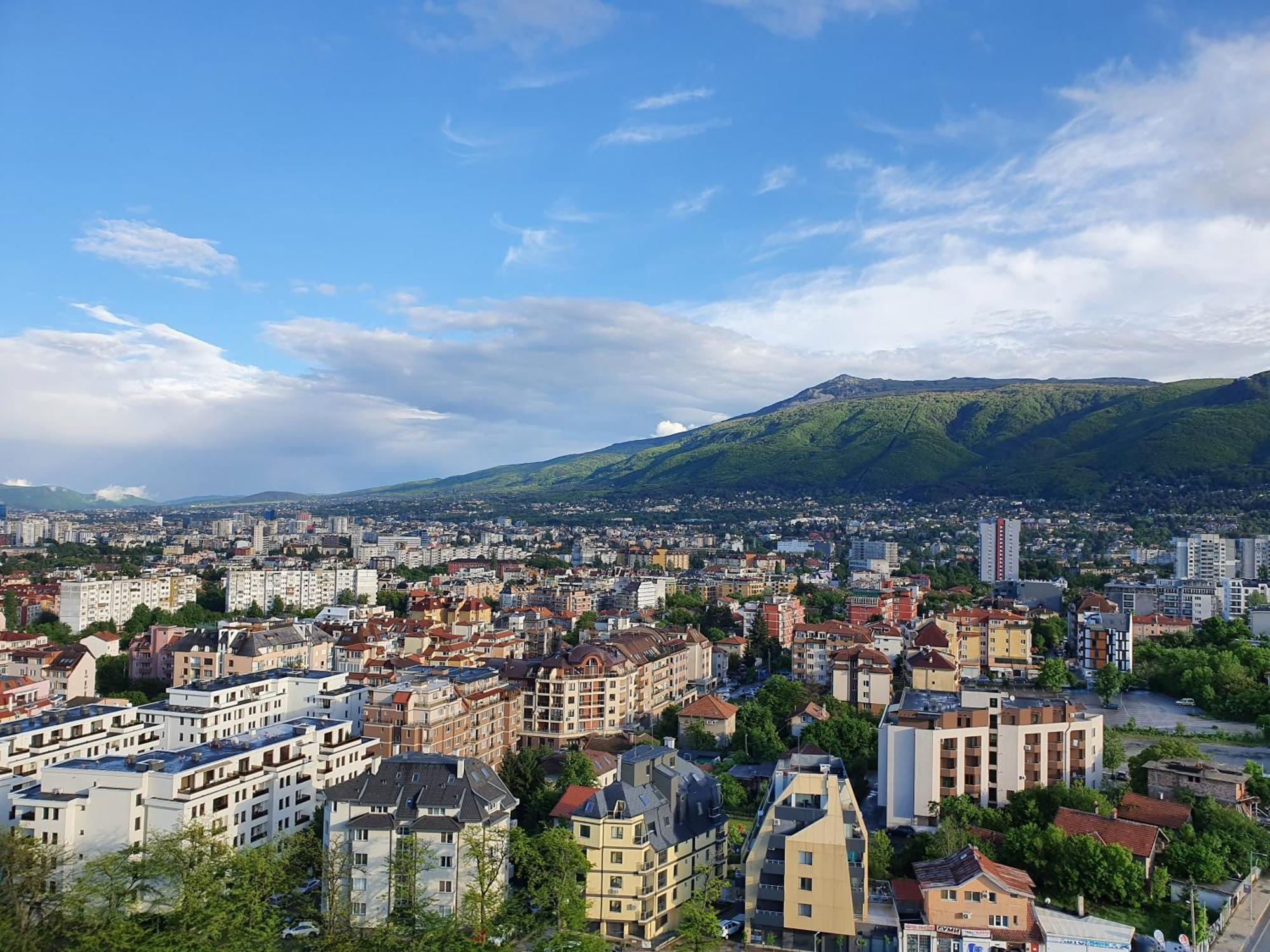 View - By Metro, Kids Room, Sky Lounge Terrace, 2-car Garage, Playground, Bbq, 24h Security Apartament