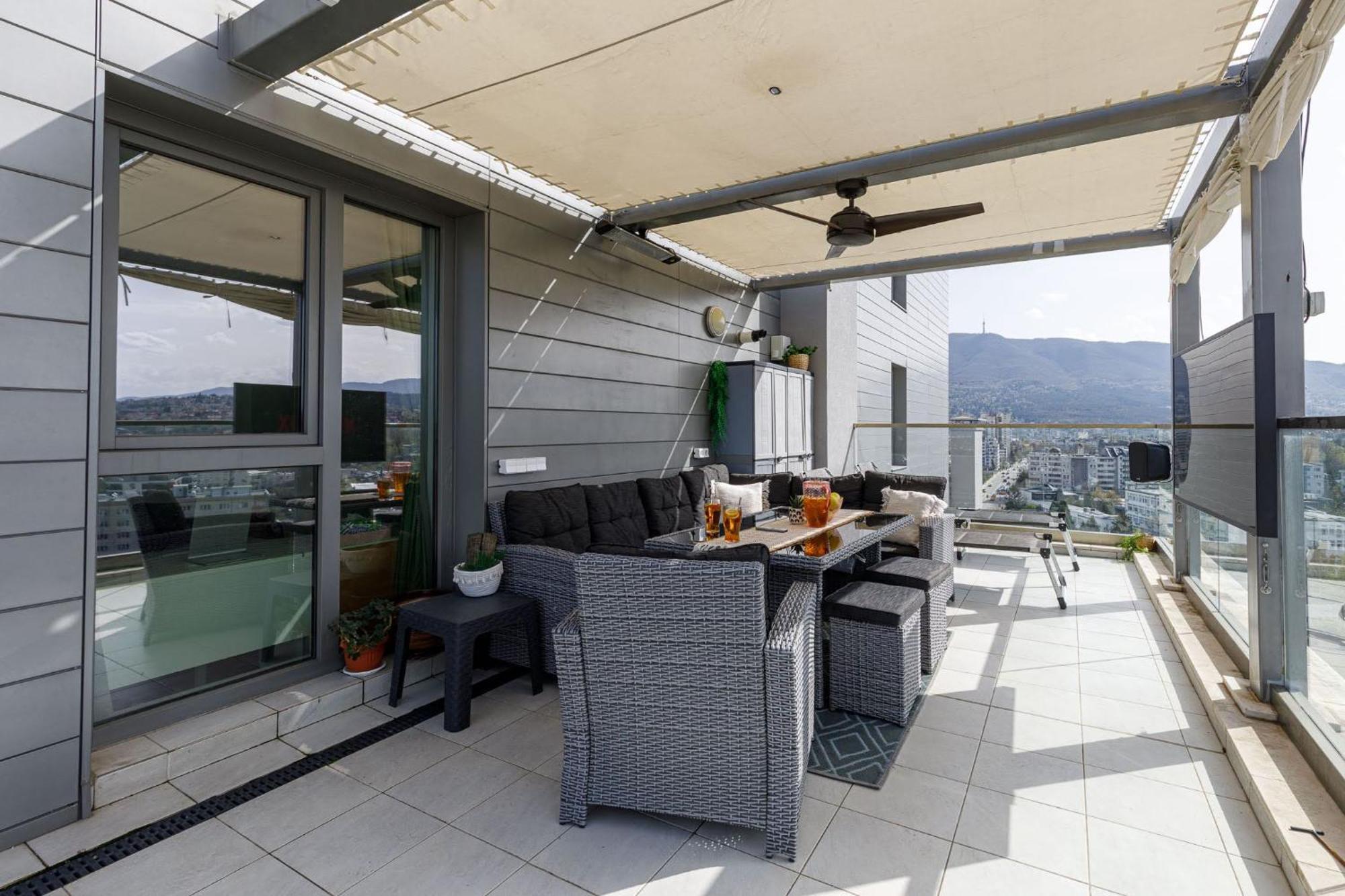 View - By Metro, Kids Room, Sky Lounge Terrace, 2-car Garage, Playground, Bbq, 24h Security Apartament