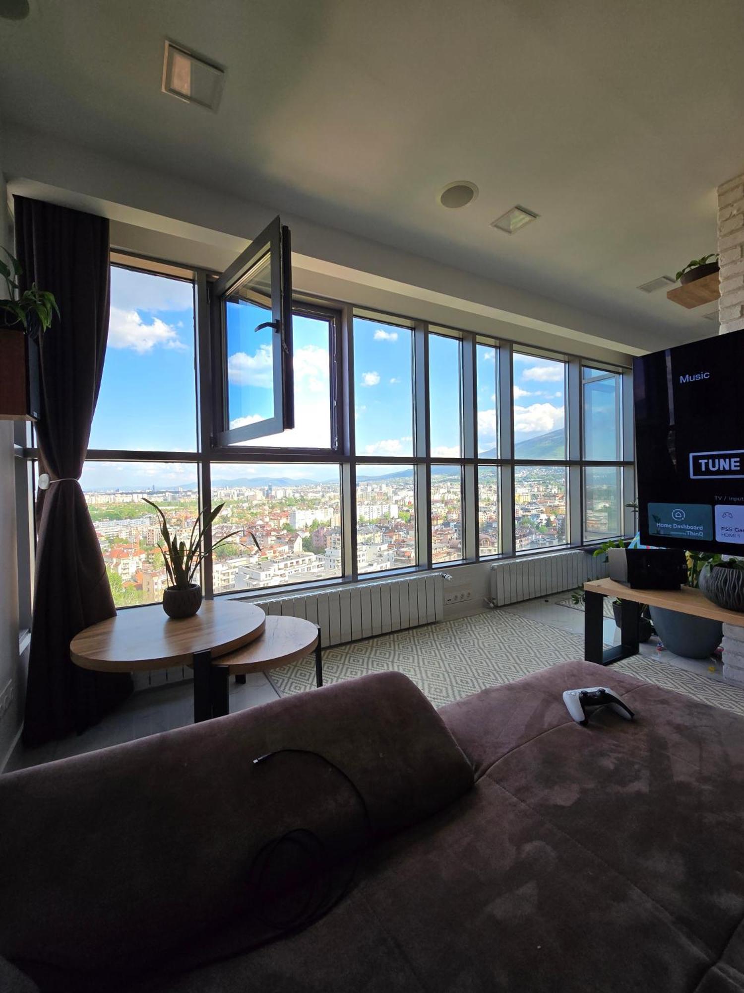 Apartament View - By Metro, Kids Room, Sky Lounge Terrace, 2-car Garage, Playground, Bbq, 24h Security