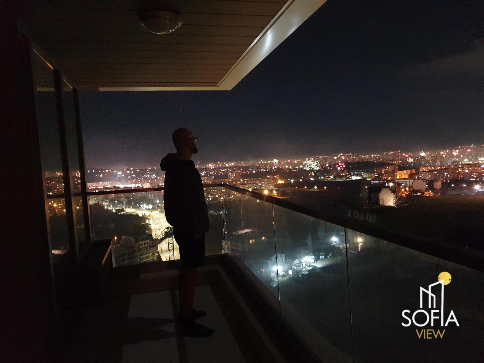 Apartament View - By Metro, Kids Room, Sky Lounge Terrace, 2-car Garage, Playground, Bbq, 24h Security Sofia
