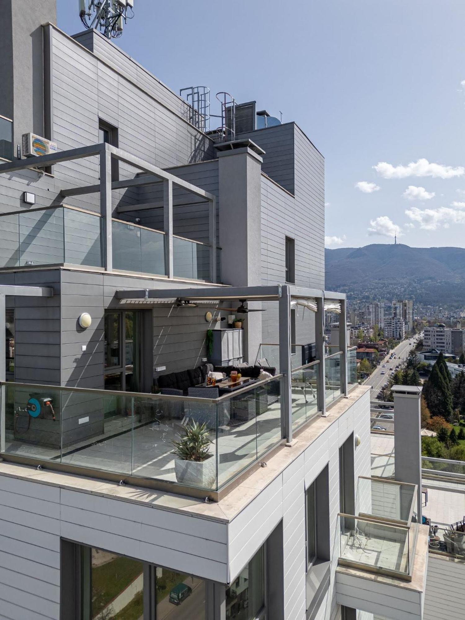 Apartment View - By Metro, Kids Room, Sky Lounge Terrace, 2-car Garage, Playground, Bbq, 24h Security Sofia