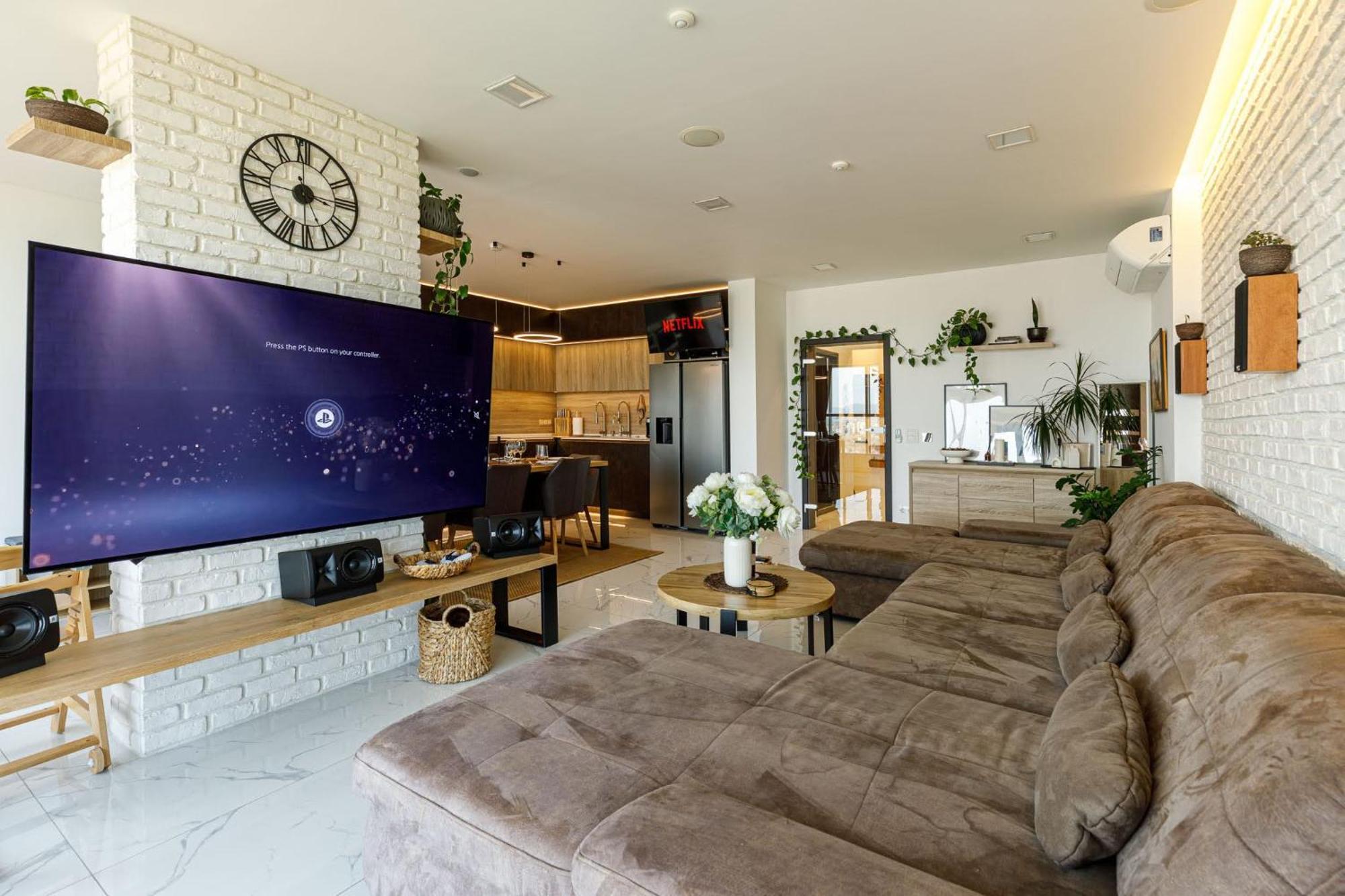 Apartment View - By Metro, Kids Room, Sky Lounge Terrace, 2-car Garage, Playground, Bbq, 24h Security Sofia