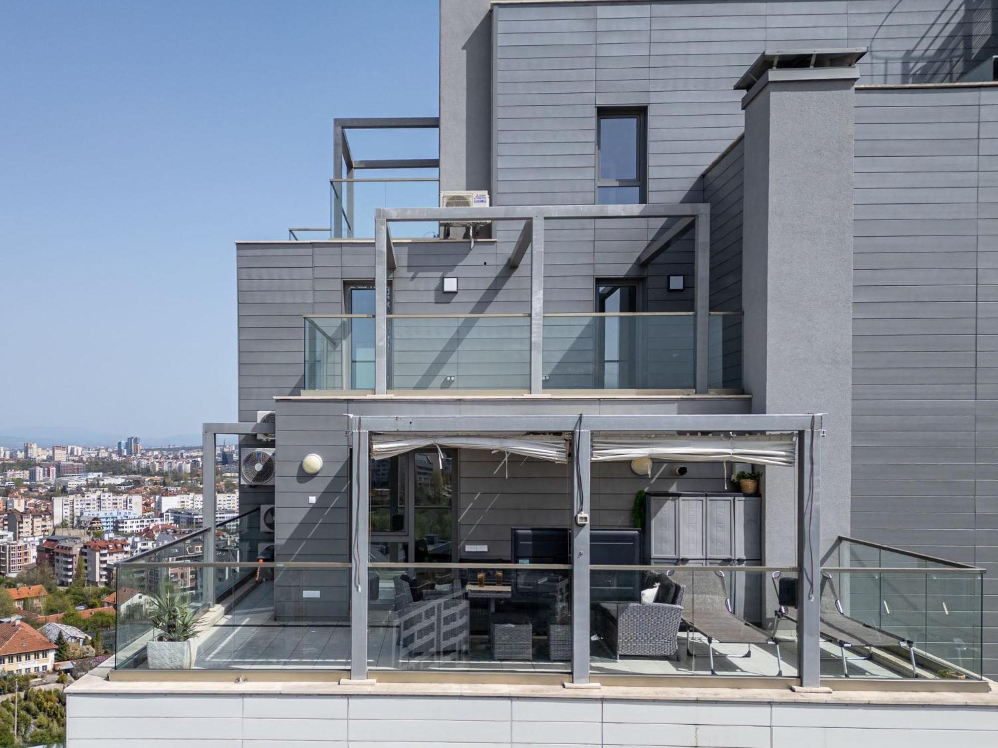 Apartment View - By Metro, Kids Room, Sky Lounge Terrace, 2-car Garage, Playground, Bbq, 24h Security