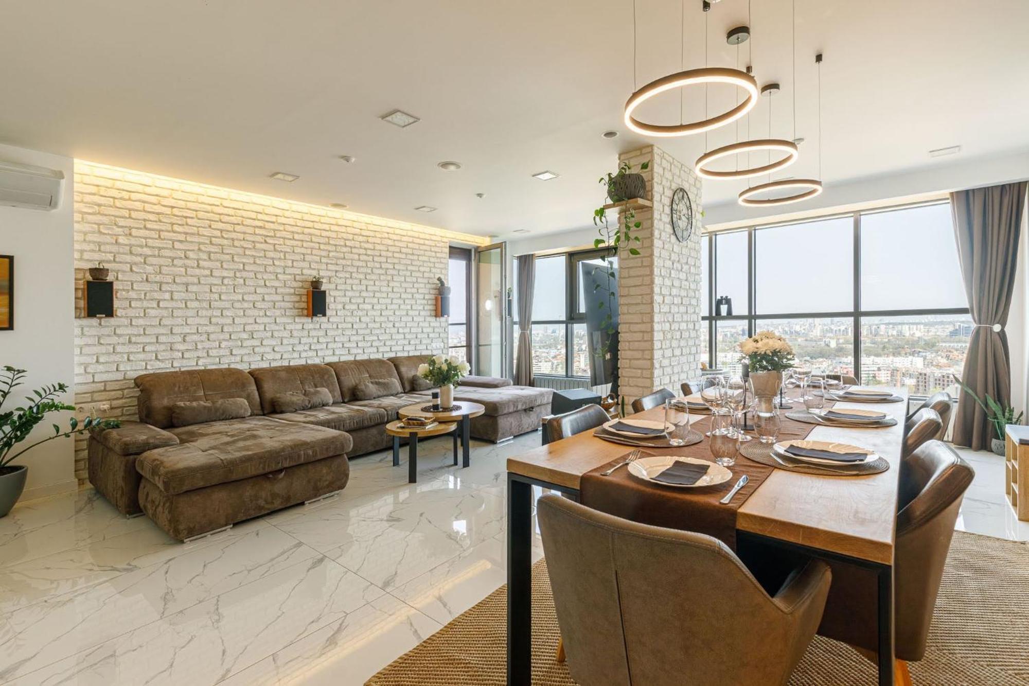 Apartment View - By Metro, Kids Room, Sky Lounge Terrace, 2-car Garage, Playground, Bbq, 24h Security *