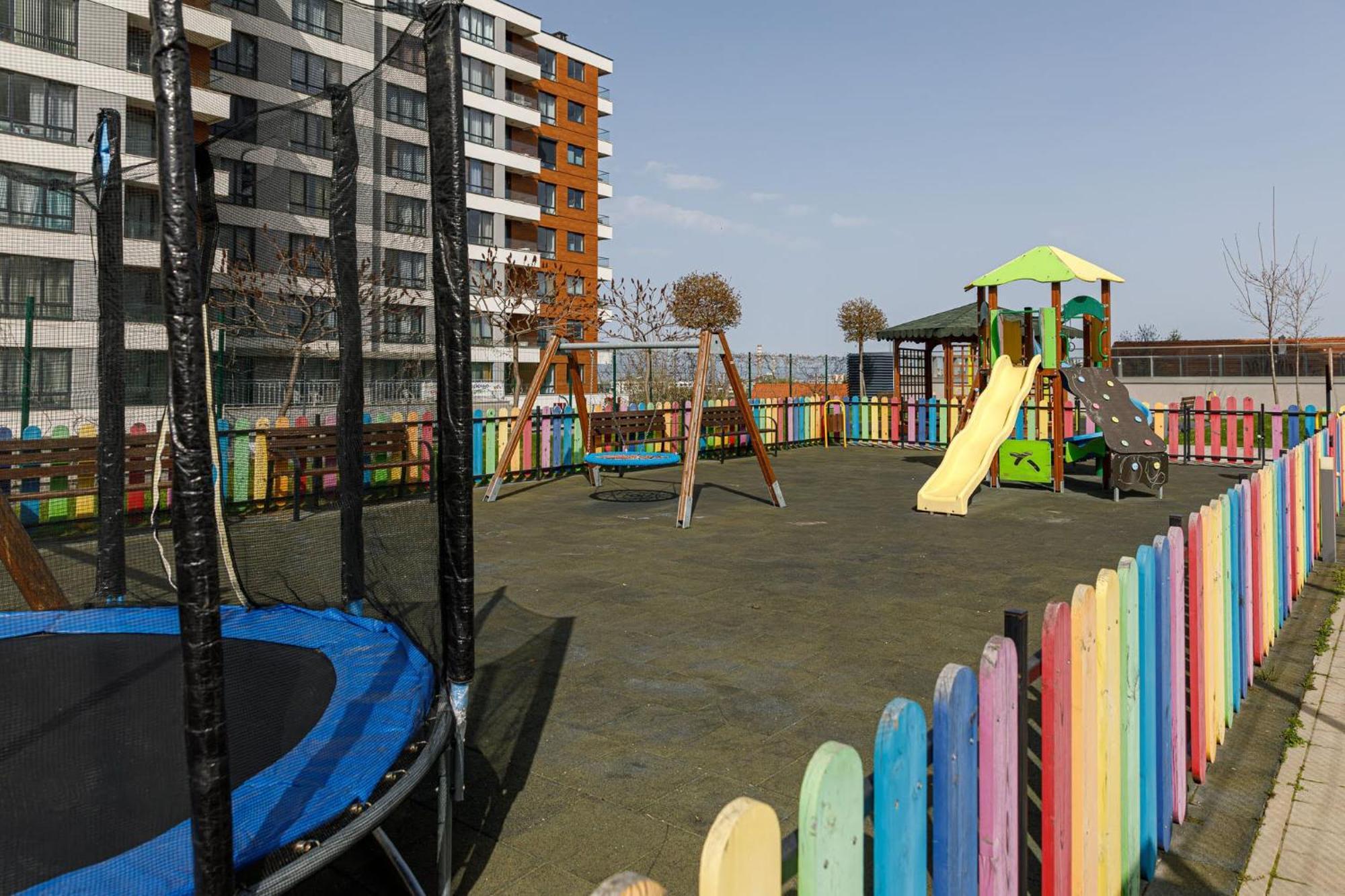 View - By Metro, Kids Room, Sky Lounge Terrace, 2-car Garage, Playground, Bbq, 24h Security