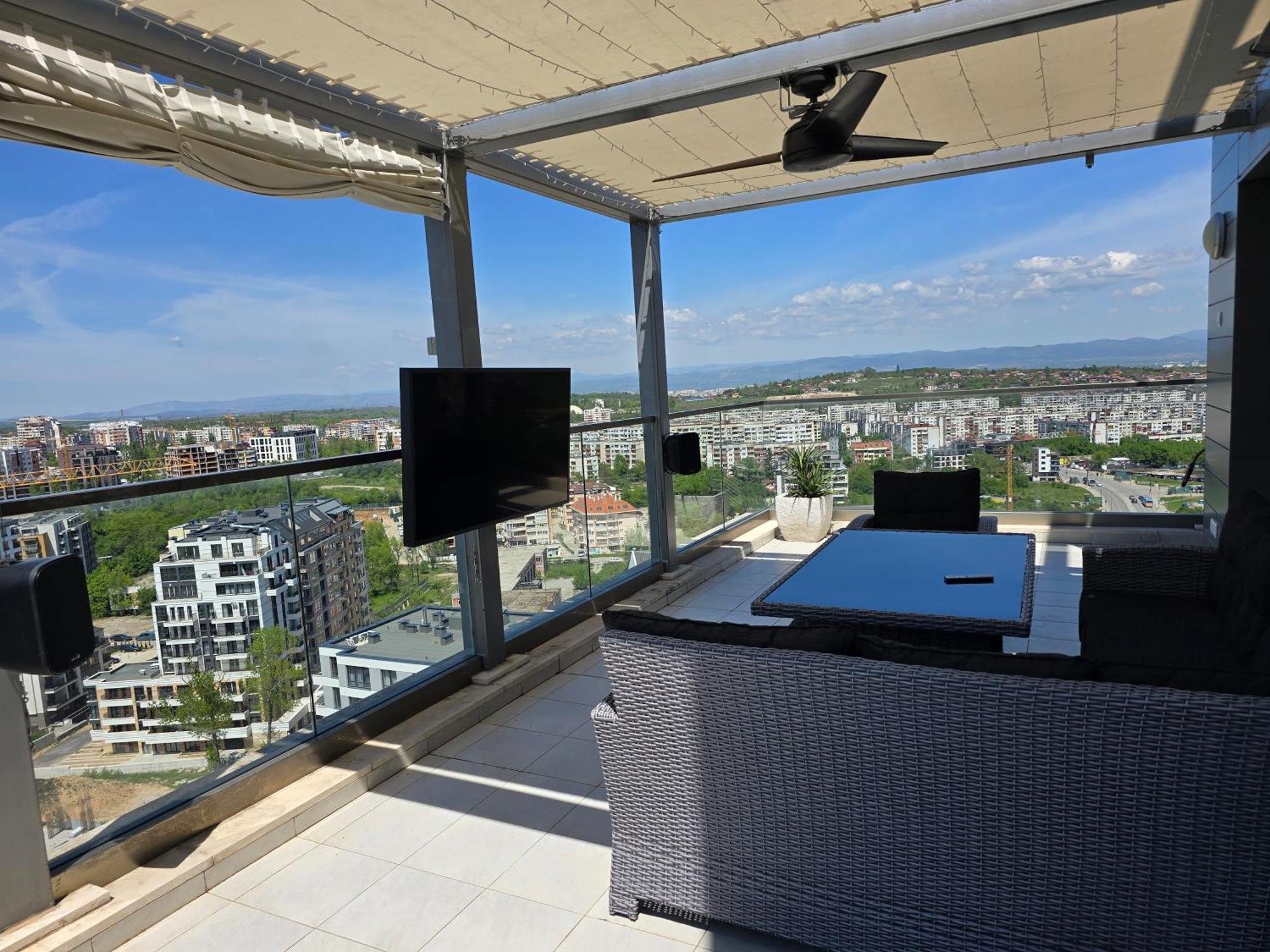 View - By Metro, Kids Room, Sky Lounge Terrace, 2-car Garage, Playground, Bbq, 24h Security Apartment *