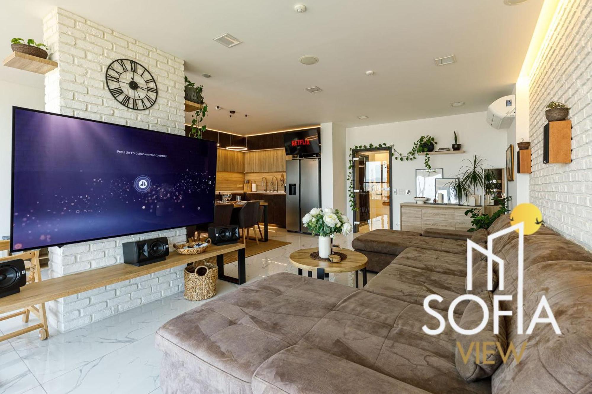 View - By Metro, Kids Room, Sky Lounge Terrace, 2-car Garage, Playground, Bbq, 24h Security Apartment *